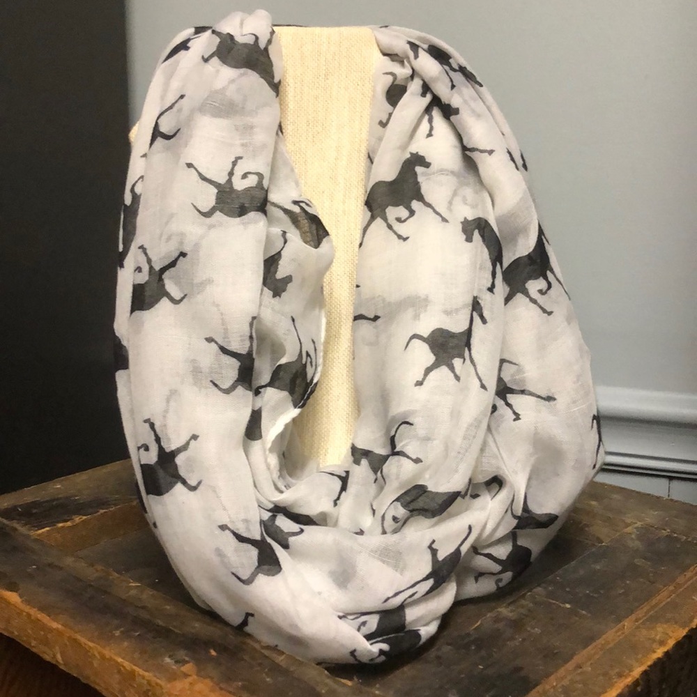 Horse infinity scarf